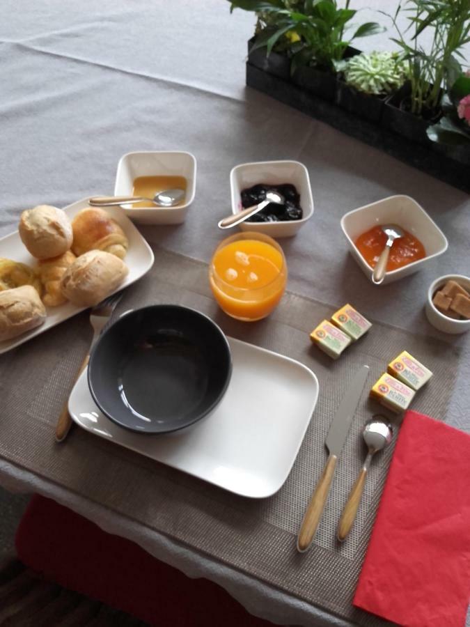D'hotes Les Ecuries Homestay