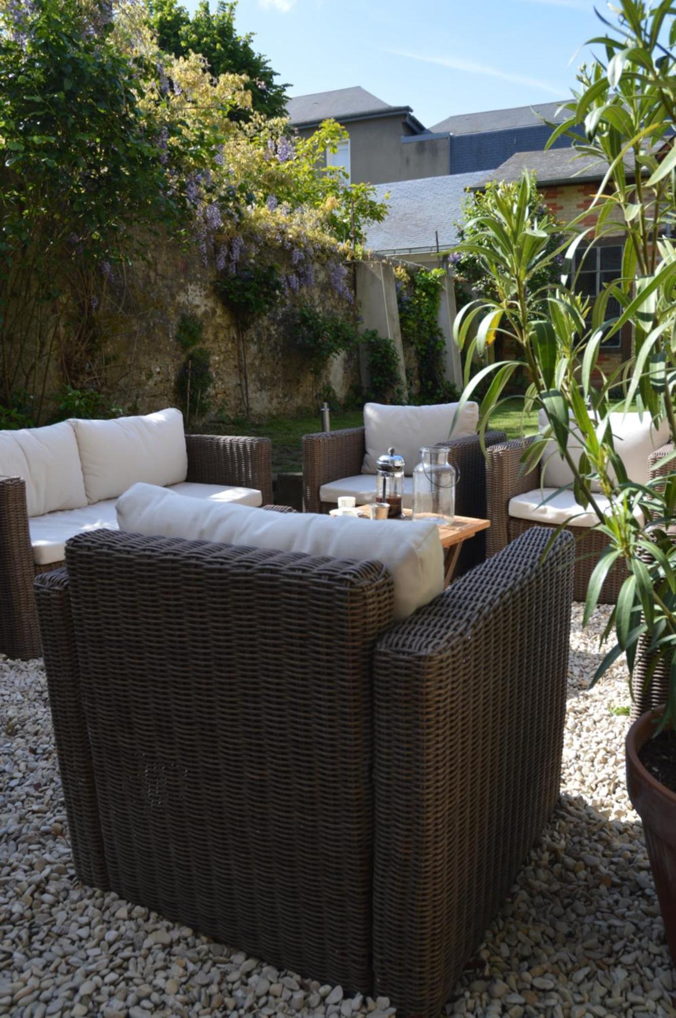 D'hotes Les Ecuries Homestay